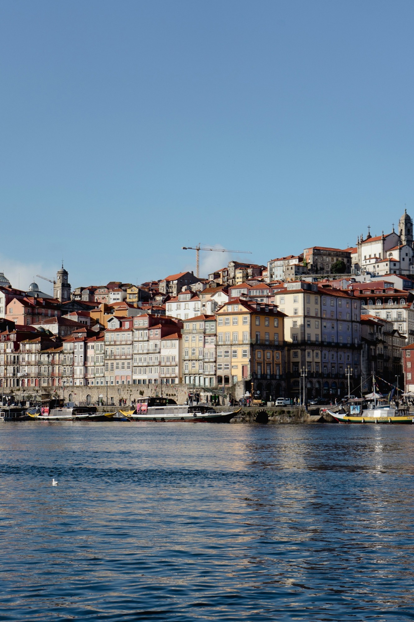Vista panorâmica da Ribeira do Porto sobre o rio Douro